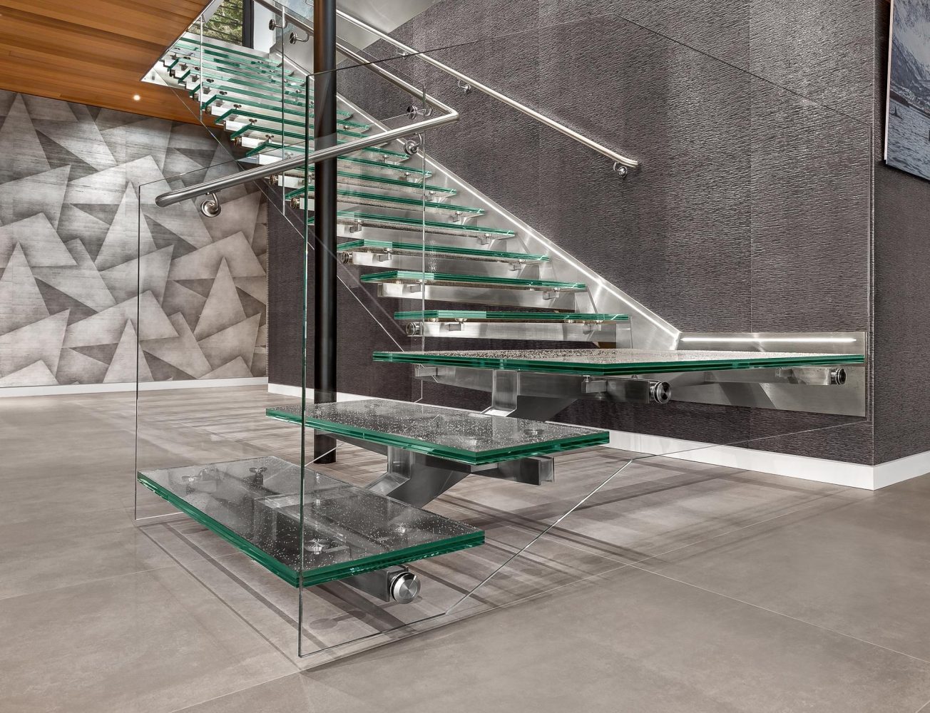 پله های دکوراتیو شیشه ای