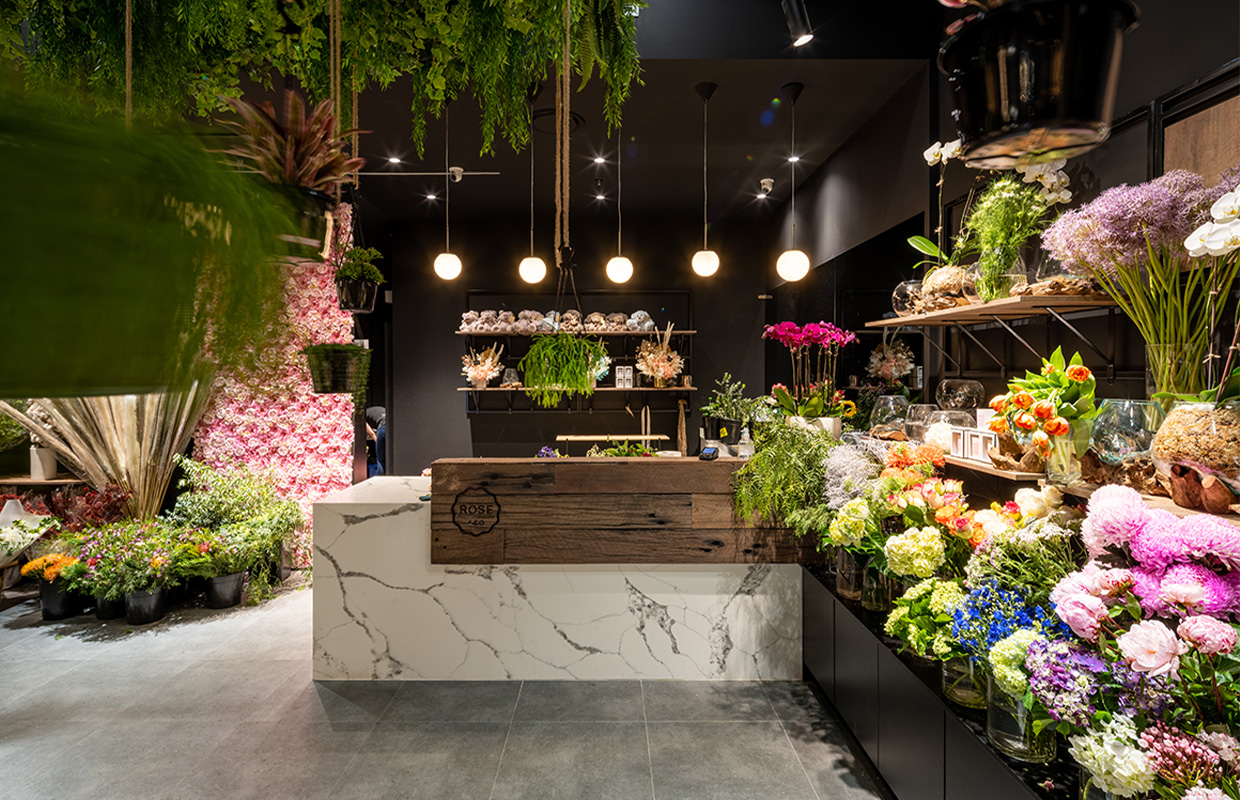 طراحی داخلی گل فروشی و نکات کاربردی آن حسام سلیمانی طراح و مجری